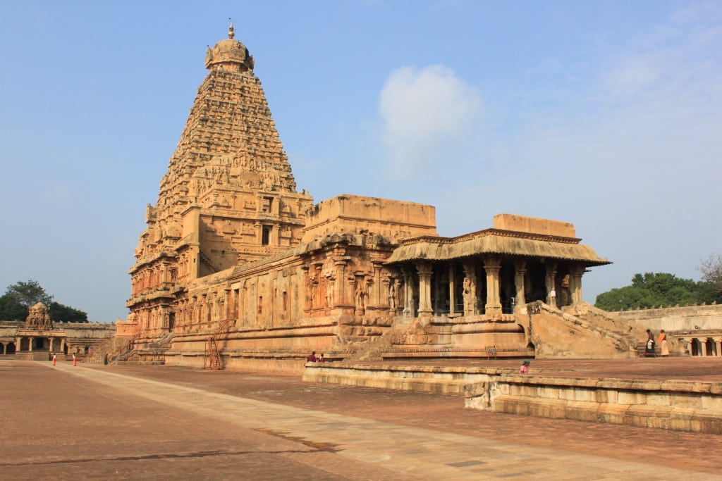 Thanjavur_Brihadeeswara_Temple_side_view_Courtesy Wikimedia