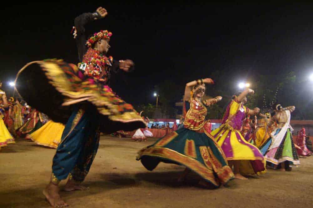 navratri_garba-by-hardik-jadeja-%e0%aa%aa%e0%ab%8b%e0%aa%a4%e0%aa%be%e0%aa%a8%e0%ab%80-%e0%aa%b0%e0%aa%9a%e0%aa%a8%e0%aa%be-cc-by-3-0-https-commons-wikimedia-orgwindex-phpcurid10032601